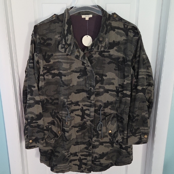 Camouflage Women's Chore Shirt Jacket - Picture 1 of 17